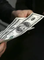 5 پیش بینی از قیمت دلار /دوئل ارزی بانک مرکزی با دلالان در بازار