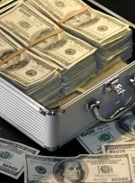 معمای حذف دلار از تقاضای ارز مسافرتی