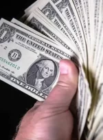 دلار عقب‌نشینی کرد