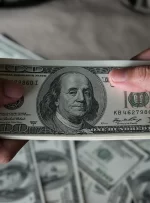 سایه مکانیسم ماشه بر سر دلار