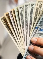 عقب‌نشینی محدود دلار با سیگنال ضعیف مذاکرات